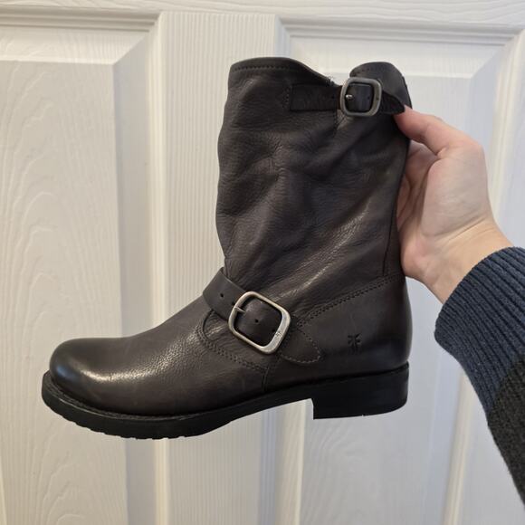 Frye Grey Leather Buckle Pull On Outdoor Veronica Short Boots Size 7.5B - Picture 4 of 8